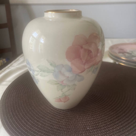 Lenox Chatsworth Small vase hand decorated 24k gold mothers day Gift - Picture 2 of 3